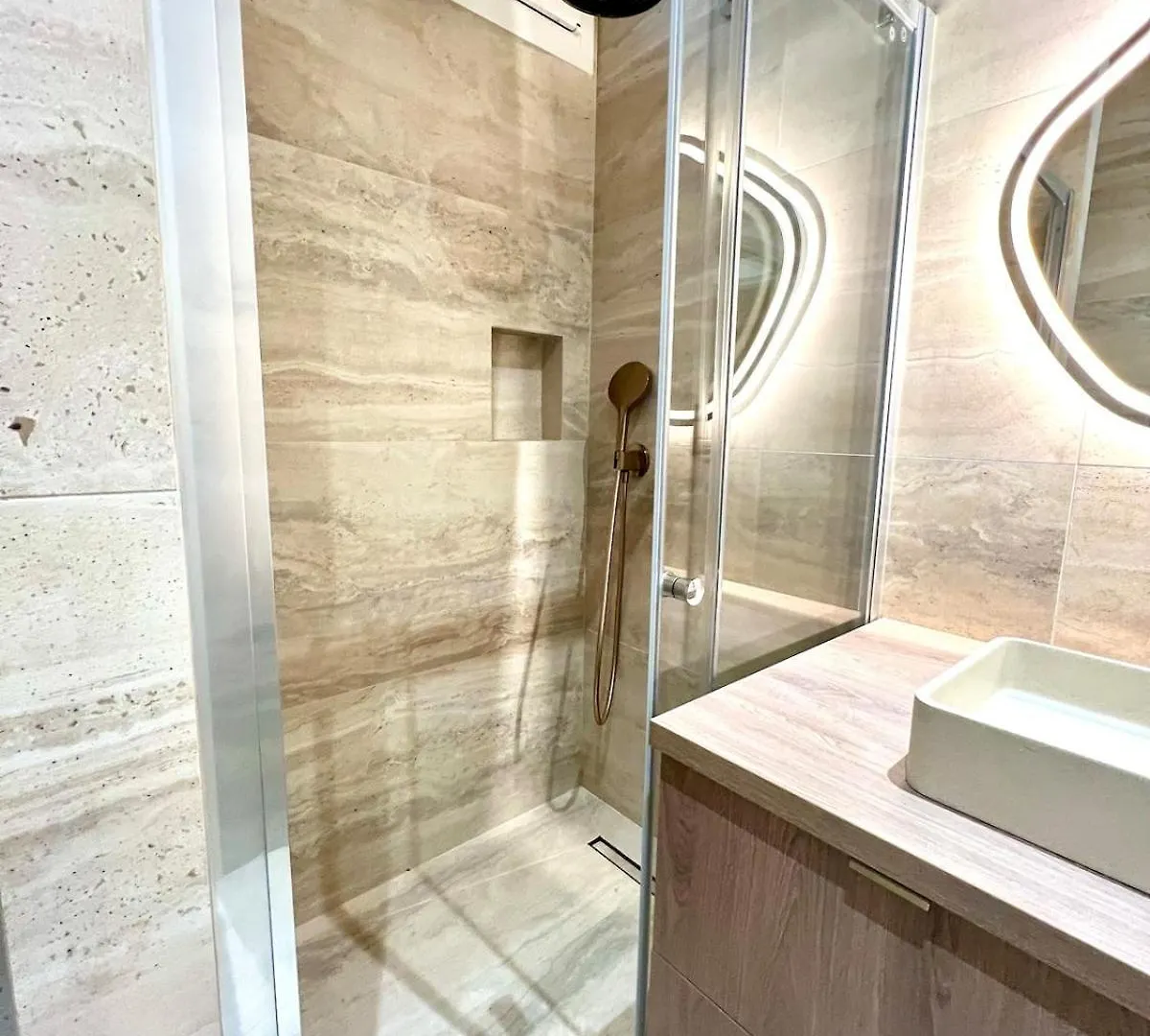 Apartment Au Port De Nice Sublime 2 Pieces Renove A Neuf Climatise